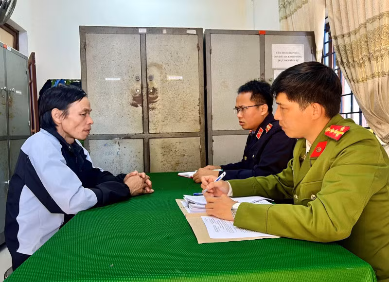 Đối tượng Nguyễn Hoài Châu tại cơ quan Công an.
