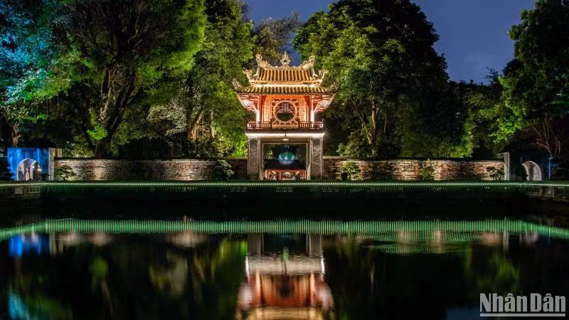 Giá vé tham quan tại Văn Miếu-Quốc Tử Giám tăng từ 30 lên 70 nghìn đồng.