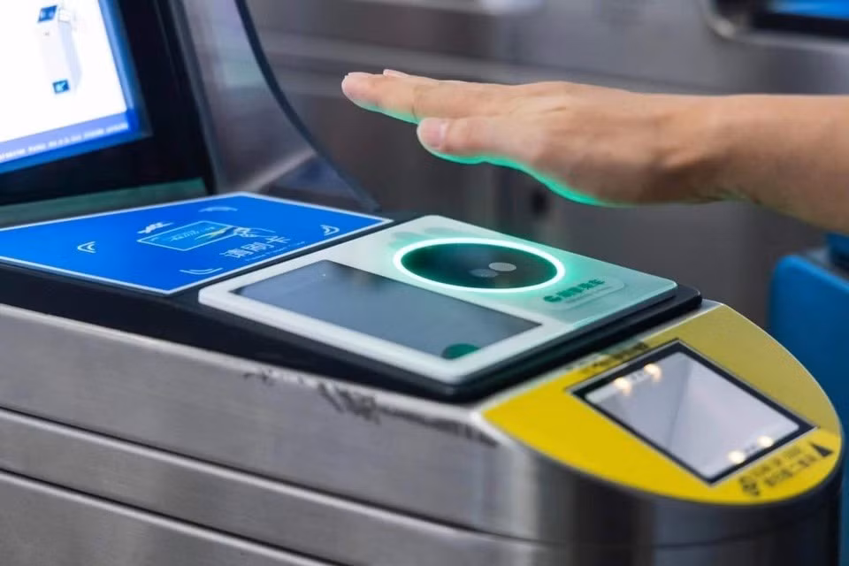 Cảm biến quét lòng bàn tay do Tencent triển khai tại Trung Quốc. Ảnh: Handout.