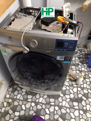 Chi phí sửa chữa tại điện lạnh Hồng Phúc được công bố minh bạch.