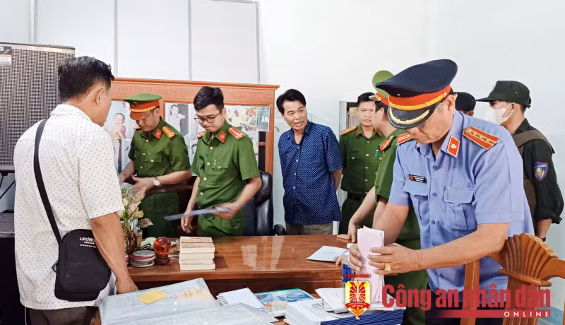 Cơ quan điều tra khám xét nơi ở của Đoàn Hữu Nghị.
