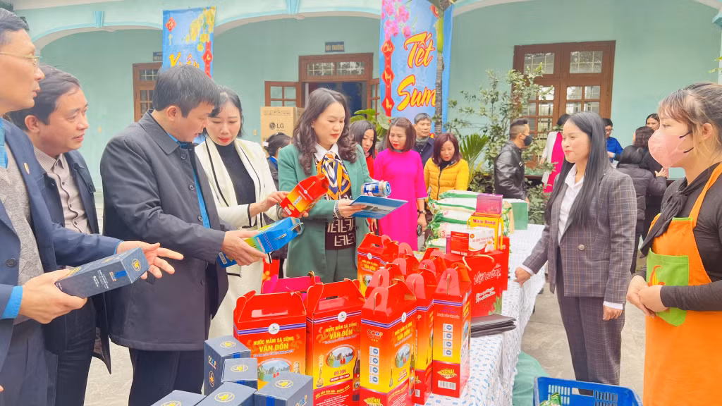 Các đoàn viên, người lao động sẽ được mua hàng giảm giá tại chương trình Tết Sum vầy.
