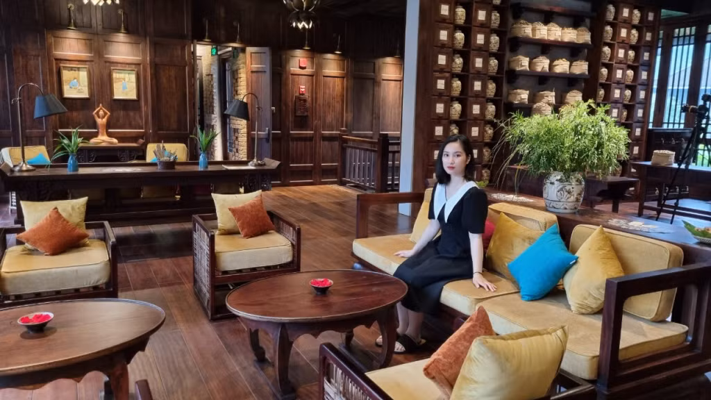 Am Tuệ Tĩnh là một sản phẩm du lịch trải nghiệm cao cấp do Công ty CP Phát triển Tùng Lâm đầu tư tại khu di tích - danh thắng Yên Tử (TP Uông Bí).