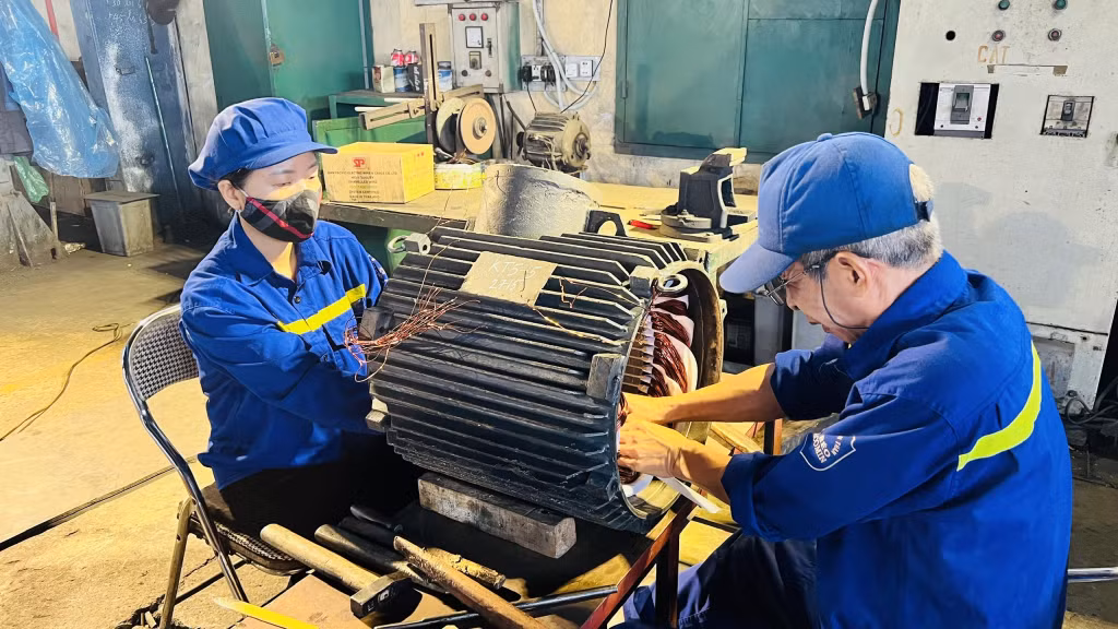 Công nhân lao động làm việc tại Công ty CP Than Núi Béo.