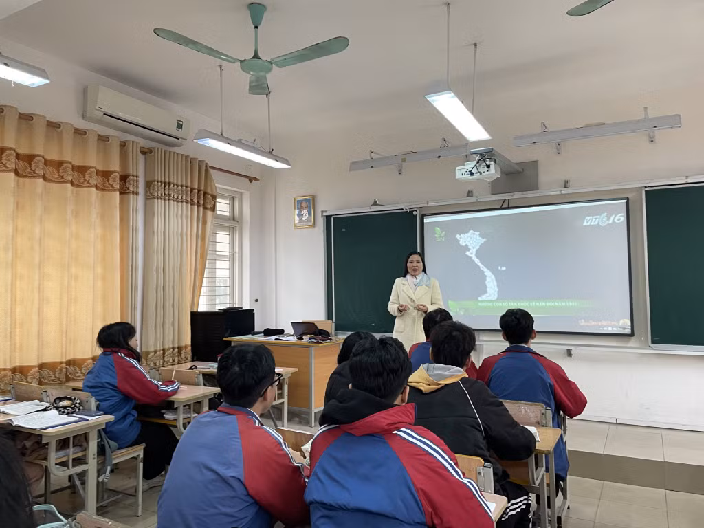 Một giờ học của học sinh lớp 12 Chuyên Sử, Trường THPT Chuyên Hạ Long.