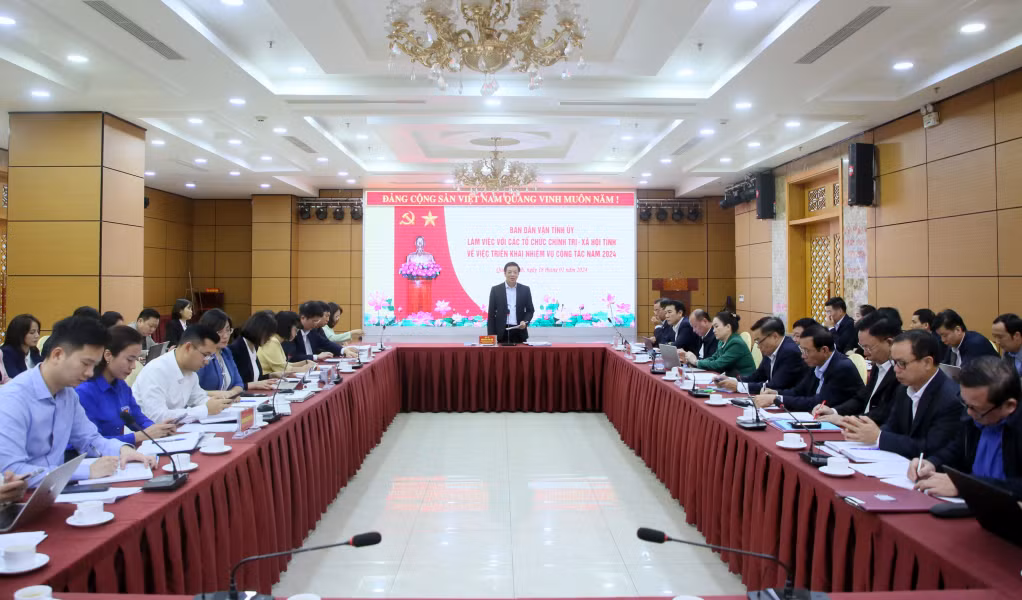 Quang cảnh cuộc họp.