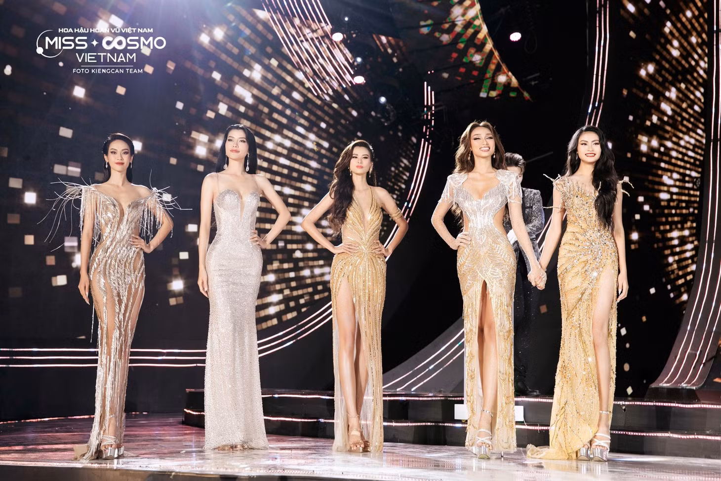 Top 5 thí sinh thi ứng xử.