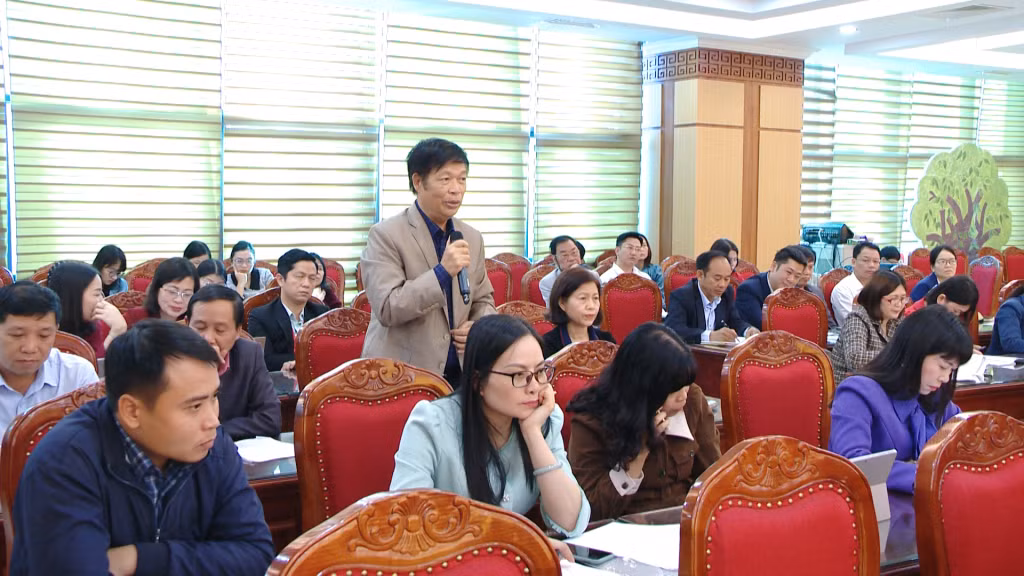 Các trường tư thục có cấp THPT sôi nổi tham gia phát biểu ý kiến.