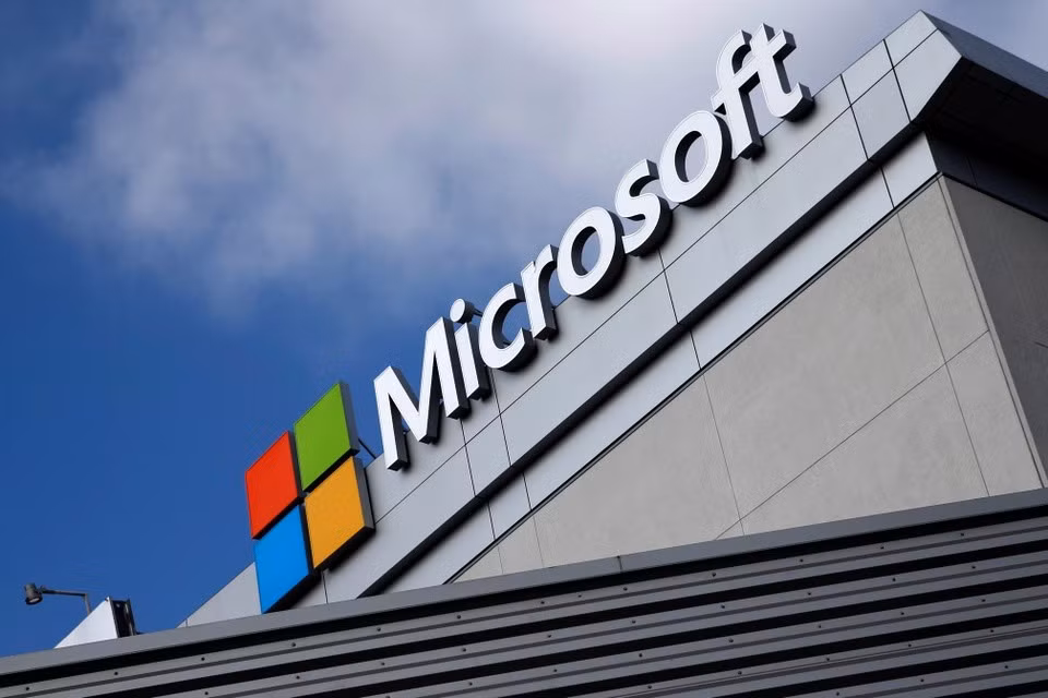 Đà tăng trưởng của Microsoft gắn liền với cơn sốt AI trong 2 năm qua. Ảnh: Reuters.
