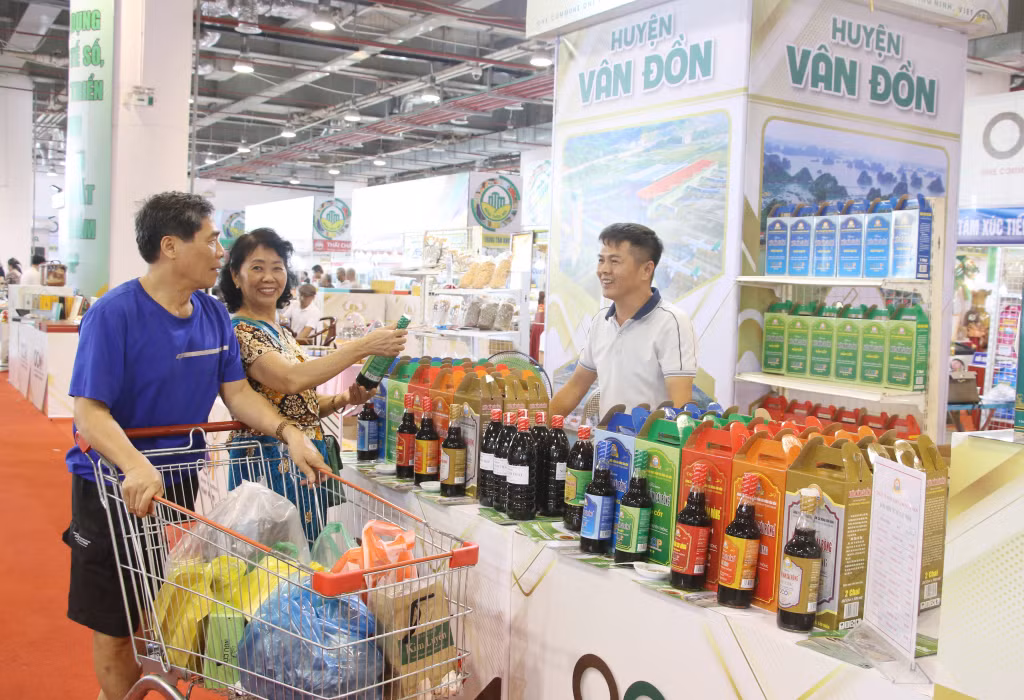 Hội chợ OCOP Quảng Ninh mỗi dịp tổ chức luôn thu hút hàng chục nghìn lượt người dân, du khách đến tham quan, mua sắm.
