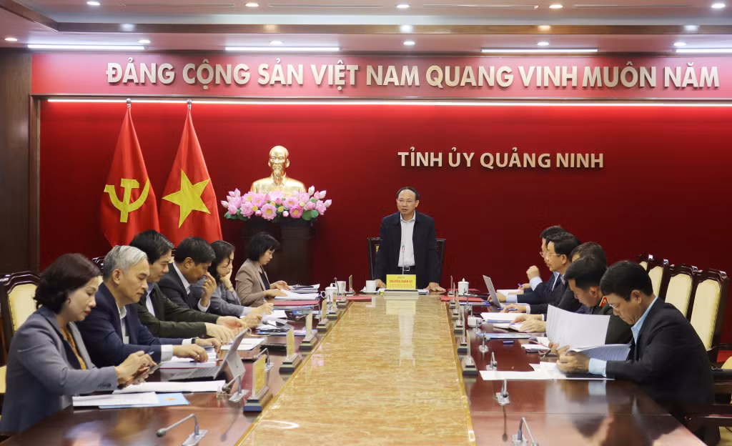Đồng chí Nguyễn Xuân Ký, Ủy viên Trung ương Đảng, Bí thư Tỉnh ủy, Chủ tịch HĐND tỉnh, kết luận hội nghị.