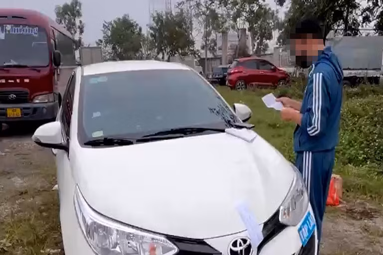 Tổ công tác đã lập biên bản vi phạm hành chính, niêm phong phương tiện theo quy định. (Ảnh: CACC)