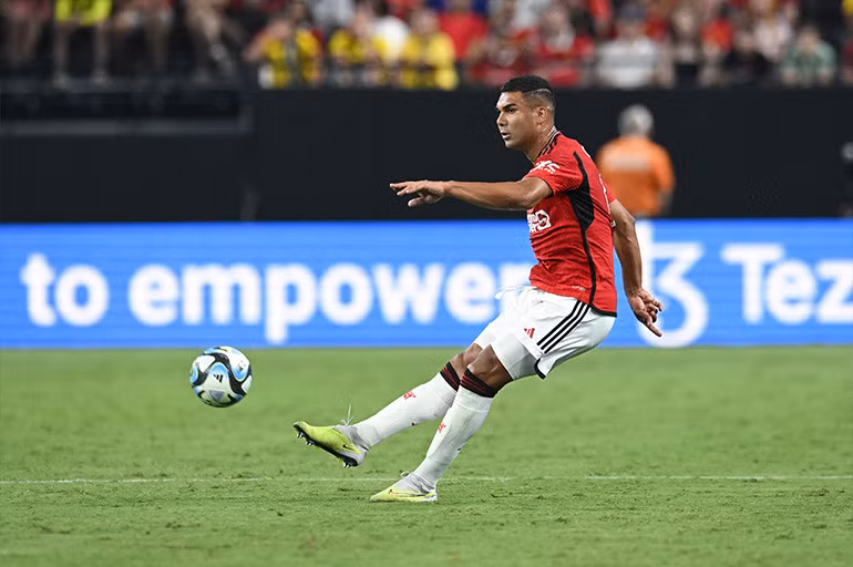 Casemiro đã quá mất sức ở giai đoạn tiền mùa giải và thi đấu vật vờ trong những tuần đầu tiên. Ảnh: AFP