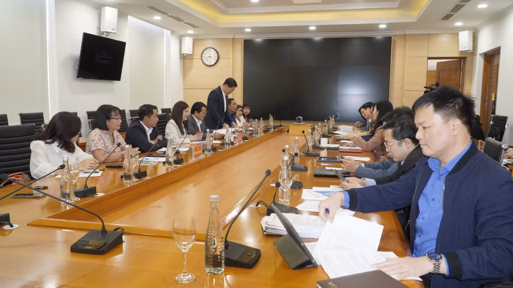 Quang cảnh buổi làm việc.