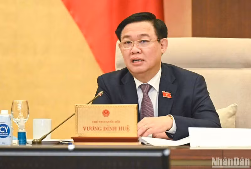 Chủ tịch Quốc hội Vương Đình Huệ cho ý kiến về một số nội dung của dự án Luật Giá (sửa đổi) trong phiên họp Ủy ban Thường vụ Quốc hội sáng 15/3. (Ảnh: DUY LINH)