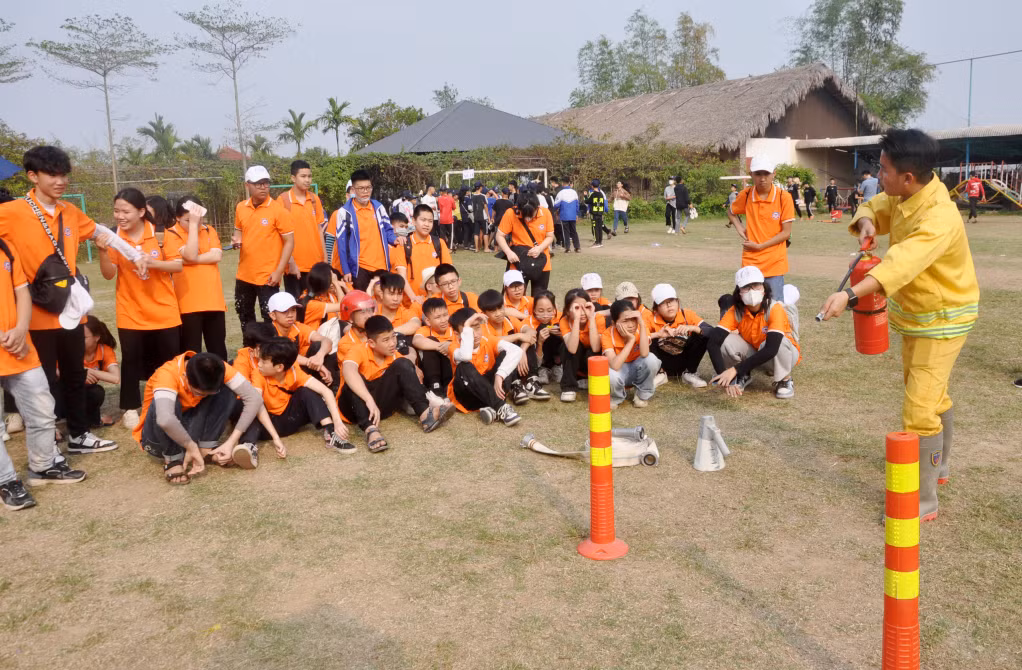 Khoá học về phòng cháy chữa cháy cung cấp cho các em những kiến thức ngắn gọn và hữu ích.