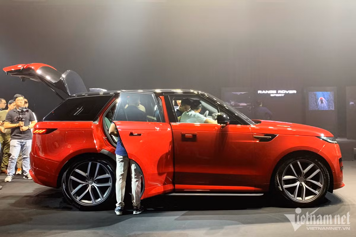 Nền tảng khung gầm MLA-Flex mới giúp chiếc Range Rover Sport 2023 có chiều dài và trục cơ sở tốt hơn thế hệ cũ.