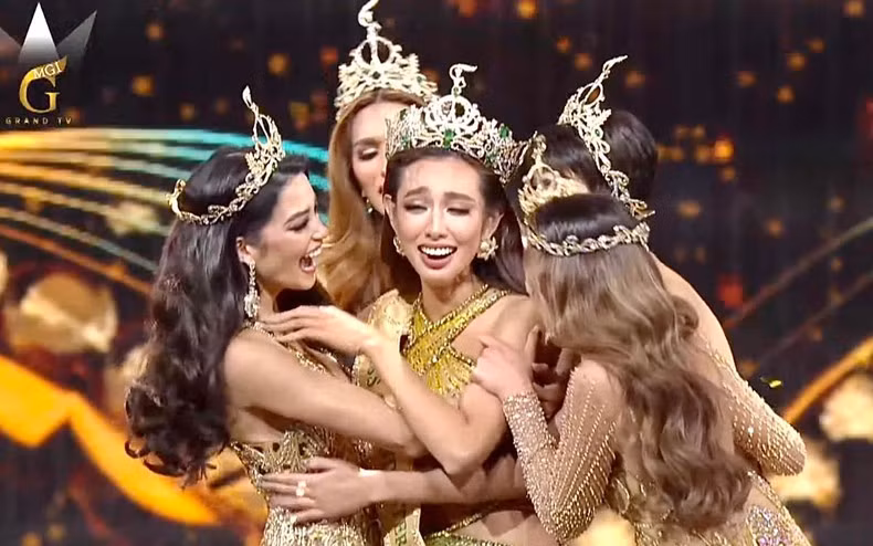 Nguyễn Thúc Thùy Tiên khiến truyền thông bùng nổ khi đăng quang Hoa hậu Hòa bình Quốc tế 2021.