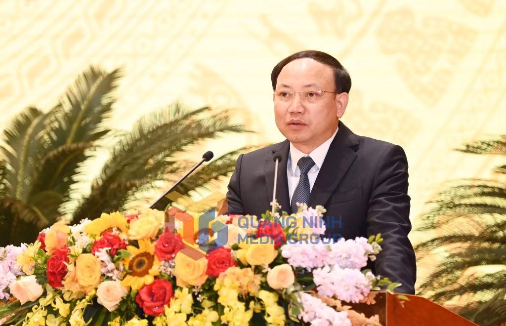 Đồng chí Nguyễn Xuân Ký, Ủy viên Trung ương Đảng, Bí thư Tỉnh ủy, Chủ tịch HĐND tỉnh, phát biểu tại hội nghị.
