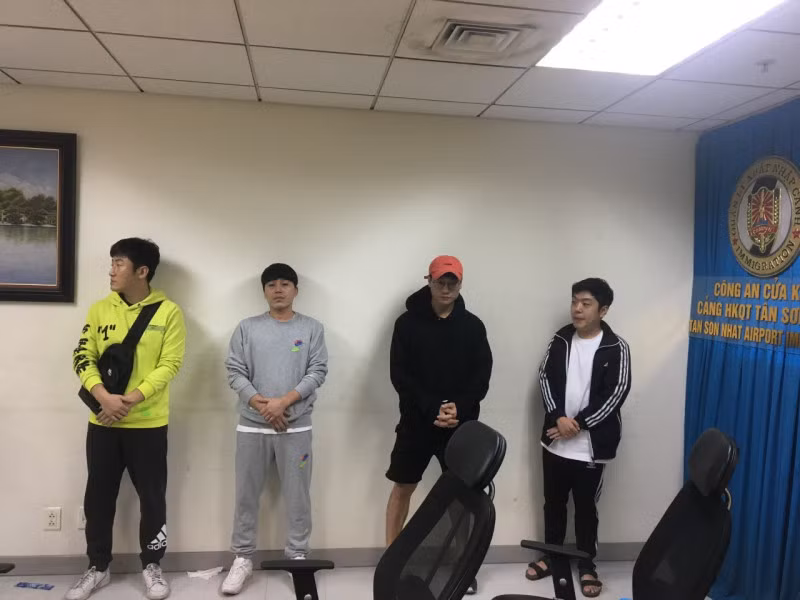 Các đối tượng truy nã quốc tế người Hàn Quốc thời điểm bị Công an Việt Nam bắt giữ.