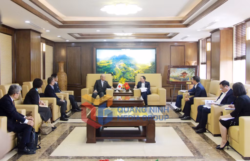 Đồng chí Nguyễn Xuân Ký, Ủy viên Trung ương Đảng, Bí thư Tỉnh ủy, Chủ tịch HĐND tỉnh tiếp xã giao Cố vấn đặc biệt Liên minh Nghị sĩ hữu nghị Nhật – Việt.