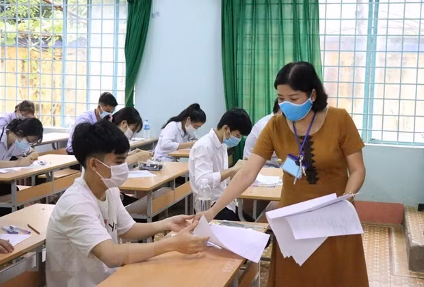 Bo Cong an: Nhieu sai sot trong viec ra de thi tot nghiep THPT hinh anh 1