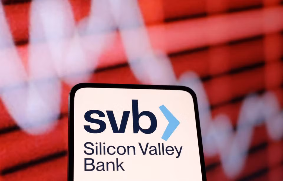 Giới đầu tư tin rằng Fed khó tăng lãi suất mạnh tay sau thảm họa SVB. Ảnh: Reuters.