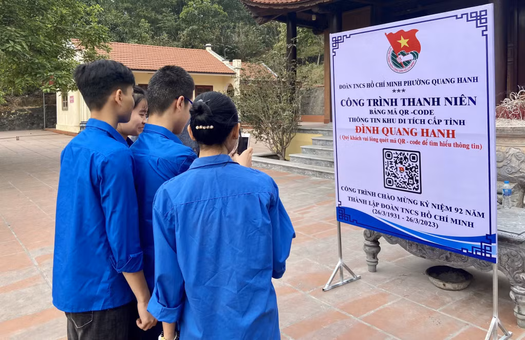 Đoàn Thanh niên phường Quang Hanh số hóa địa chỉ đỏ đình Quang Hanh.