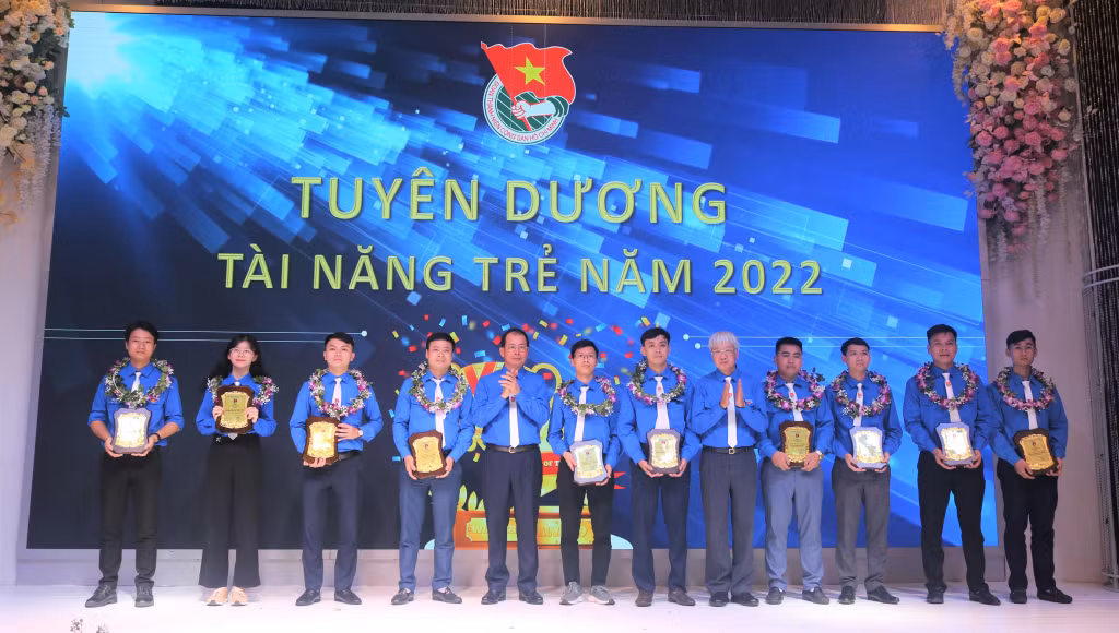 Tuyên dương tài năng trẻ TKV .