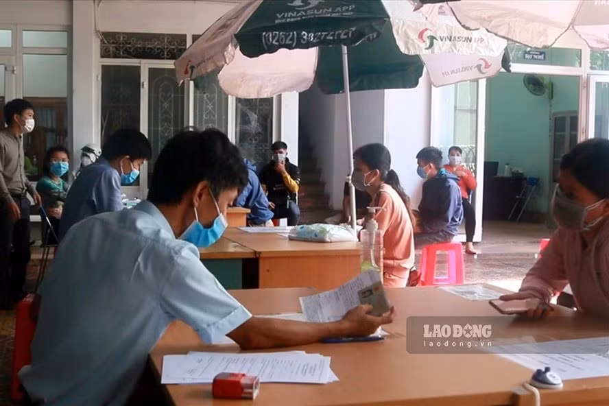 Việc điều chỉnh mức giảm trừ và người phụ thuộc sẽ giảm áp lực tính thuế thu nhập cho người lao động. Ảnh minh họa: Hải Yến