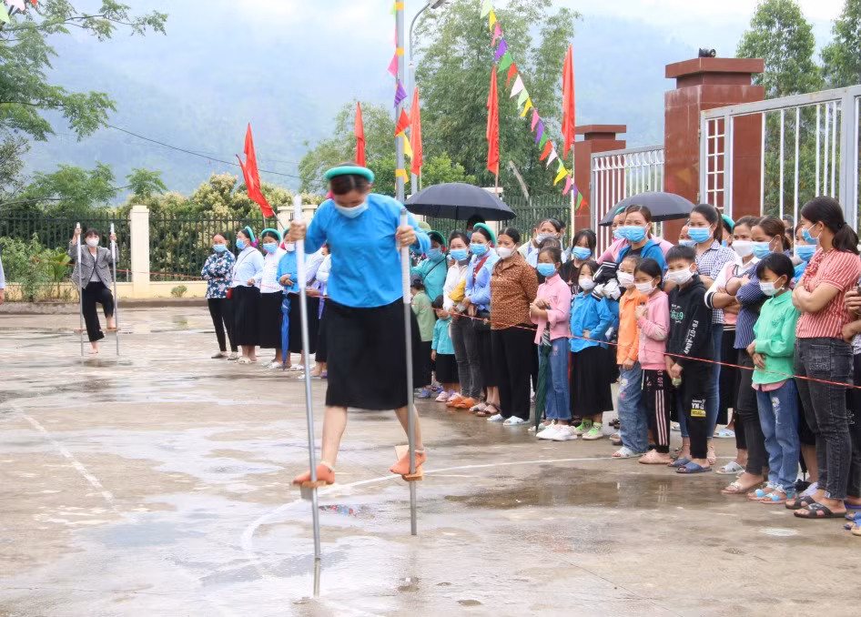 Thi đi cà kheo tại Hội Soóng cọ (Bình Liêu) năm 2022.