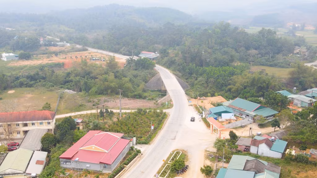 Đường tỉnh 341 (QL18C) giai đoạn 1 hoàn thành năm 2020, kết hợp giữa phát triển kinh tế - xã hội với bảo vệ chủ quyền an ninh quốc gia.