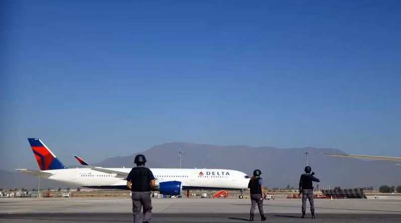 Cướp tiền táo tợn tại sân bay Quốc tế Arturo Merino Benitez khiến 2 người thiệt mạng. Ảnh: AFP
