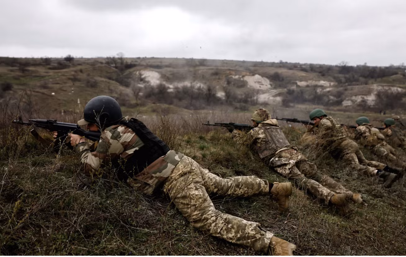 Đơn vị Ukraine diễn tập ở Donets, ngày 27/3. Ảnh: Reuters