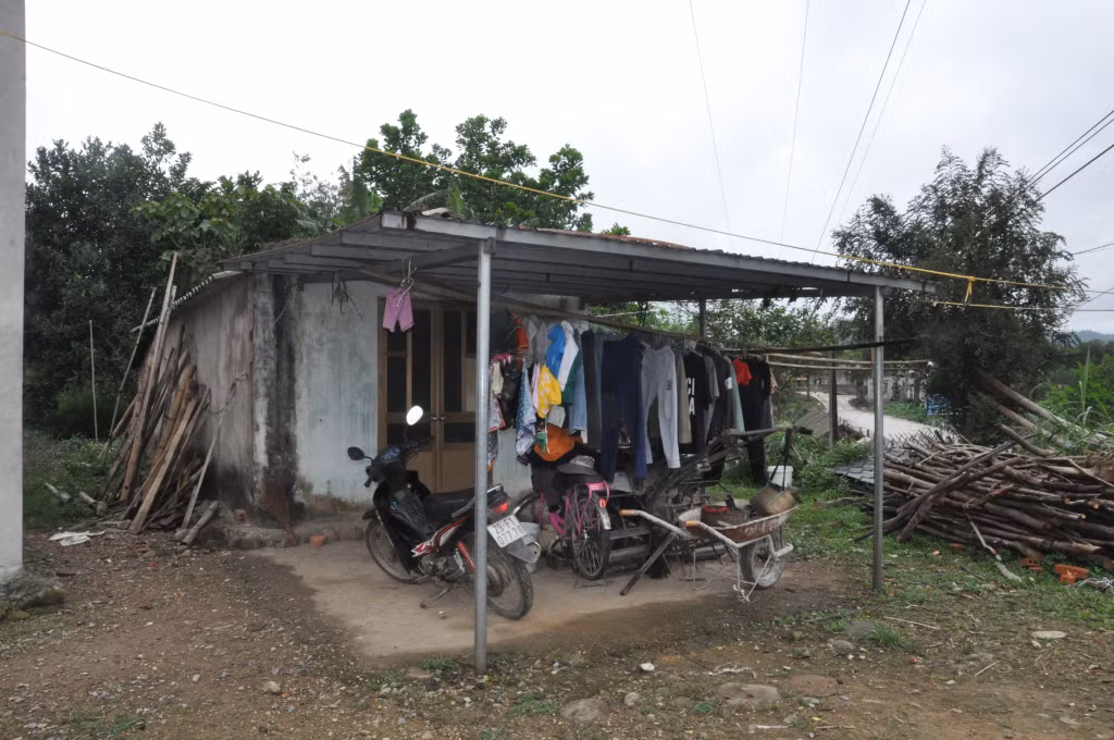 Căn nhà cũ của gia đình anh Phùn Quay Thành và chị Phoòng Tài Múi (bản Nà Lý, xã Quảng Đức, huyện Hải Hà).