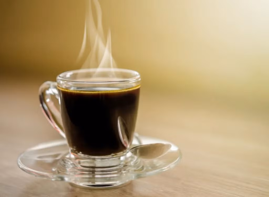 Uống một tách cà phê đen mỗi ngày giúp thúc đẩy quá trình trao đổi chất. Ảnh: Shutterstock.