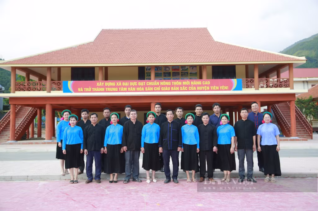 Nhà văn hóa xã Đại Dực được đầu tư khang trang, phục vụ sinh hoạt của cộng đồng người Sán Chỉ trên địa bàn. Ảnh: Trần Hoàn