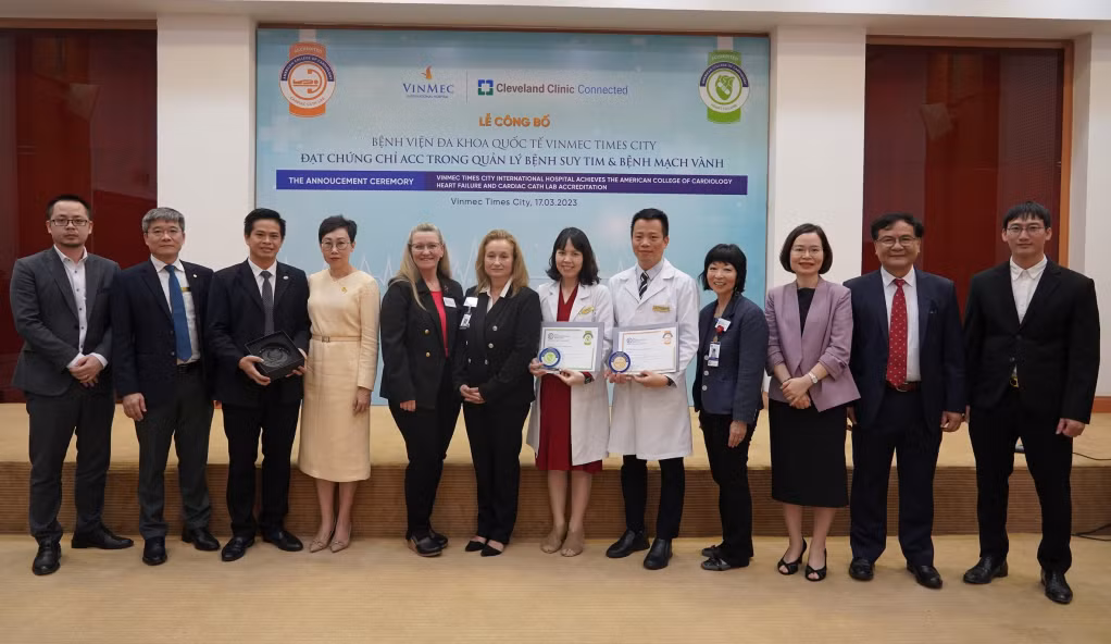 Bệnh viện Vinmec Times City và Vinmec Central Park vừa chính thức nhận 2 chứng chỉ ACC về quản lý suy tim và can thiệp mạch vành.