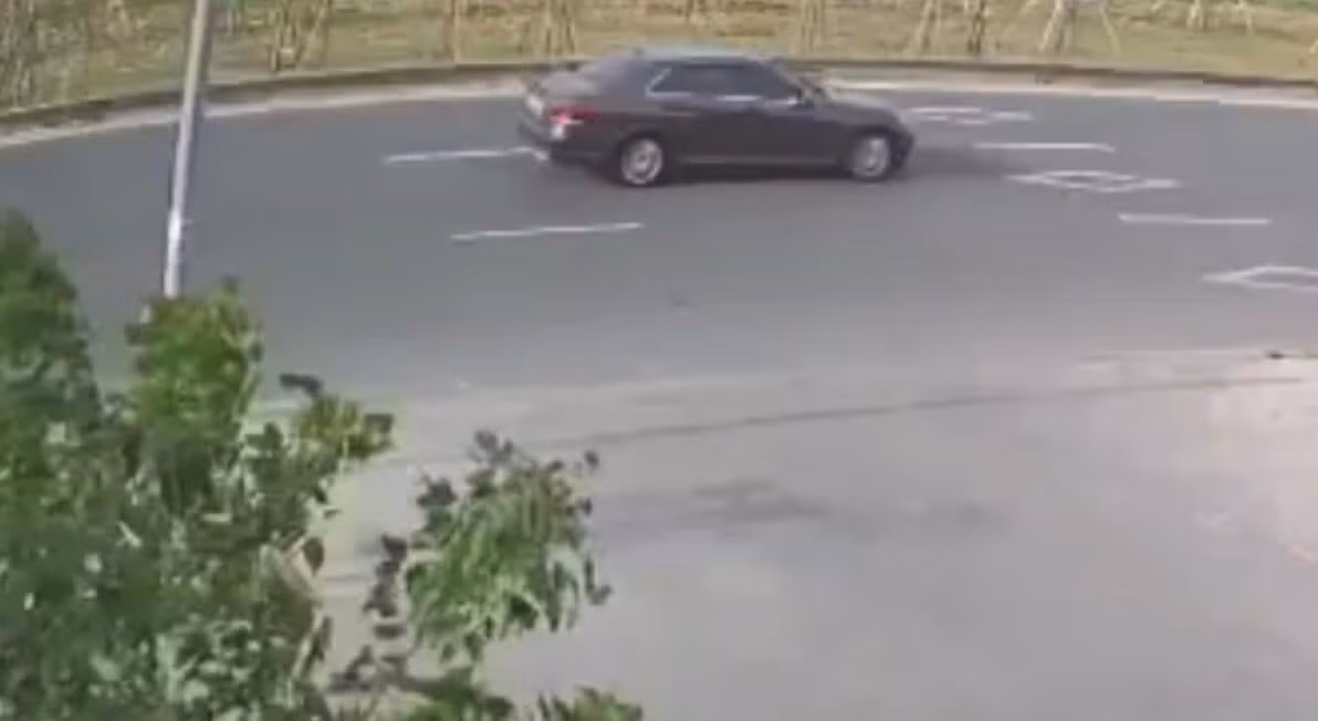 Công an tổ chức truy tìm tài xế ôtô liên quan tai nạn. Ảnh: Hữu Long