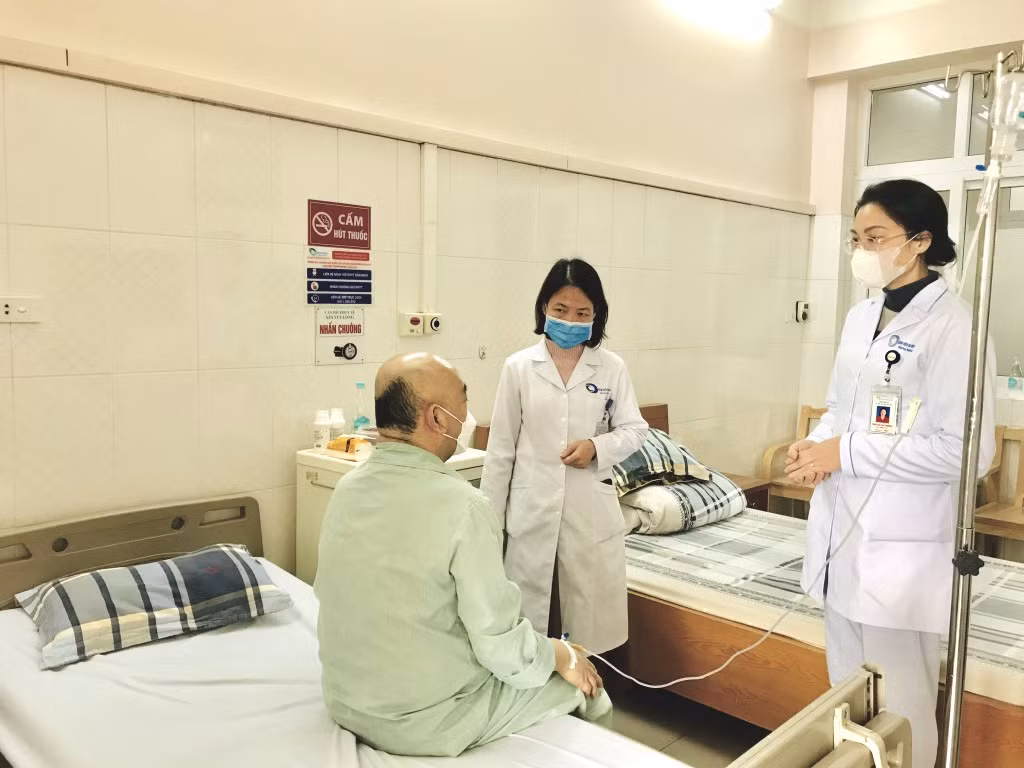 Bệnh nhân bị nhiễm khuẩn huyết và viêm màng não do liên cầu khuẩn lợn được điều trị khỏi bệnh tại Bệnh viện Bãi Cháy. Ảnh: Mạc Thảo (CTV)