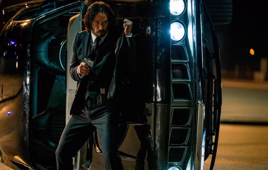 Keanu Reeves tập trung vào các phân cảnh đối đầu kịch tính trong John Wick 4. Ảnh: NME.
