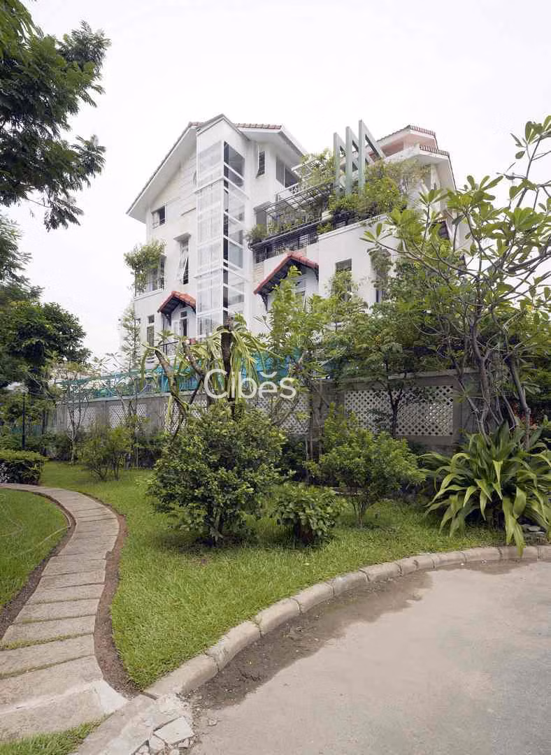 Gia chủ nên cân nhắc lắp đặt thang máy Quảng Ninh 3 - 4 mặt kính để chiêm ngưỡng toàn cảnh không gian mỗi khi di chuyển.