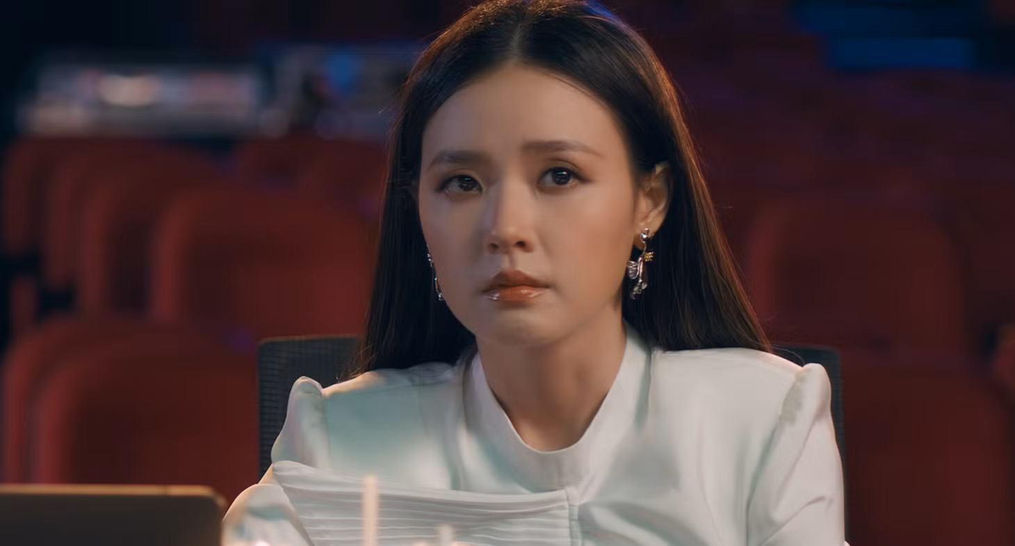 Trong phim, Midu vào vai người quản lý một nhóm nhạc nam.