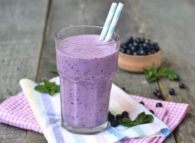 Smoothies không chỉ dễ làm mà còn mang lại nhiều lợi ích cho đường ruột. Ảnh: Shutterstock.