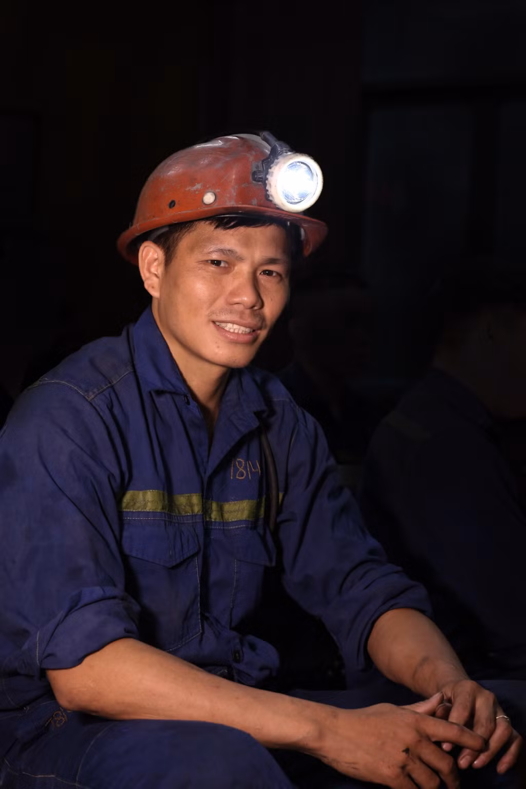 Ảnh 8: Thợ lò trẻ Lò Văn Khoan người dân tộc Thái, một tấm gương tiêu biểu trong phong trào “Học tập và làm theo phong cách đạo đức Hồ Chí Minh” của Tuỏi trẻ Công ty Than Dương Huy.