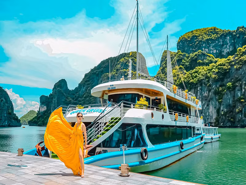 Vi vu mọi góc Hạ Long cùng dịch vụ tàu thăm vịnh của Viettour3mien ảnh 3