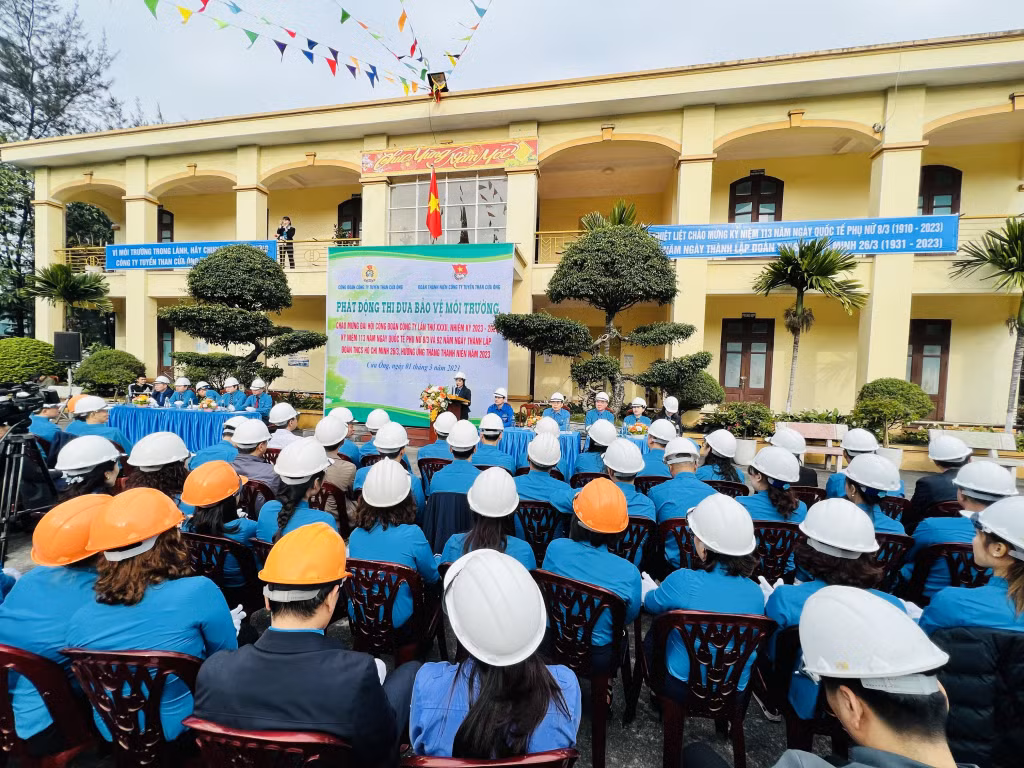 Quang cảnh lễ phát động bảo vệ môi trường.