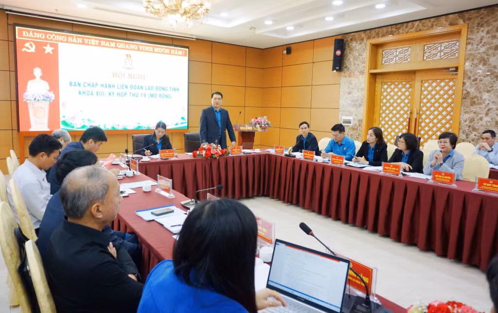 Đồng chí Tô Xuân Thao, Chủ tịch LĐLĐ tỉnh phát biểu chỉ đạo tại hội nghị.