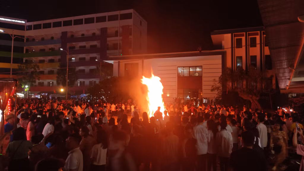Đêm lửa trại là tâm điểm của Hội trại "Thanh thiếu niên làm theo lời Bác".
