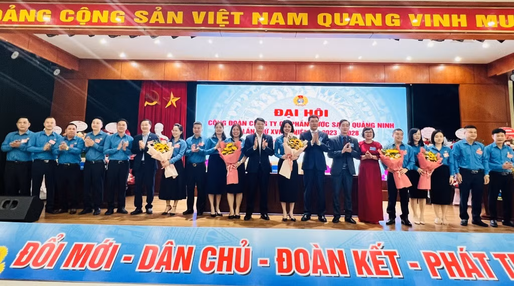 BCH Công đoàn Công ty CP Nước sạch Quảng Ninh nhiệm kỳ 2023-2028 ra mắt Đại hội.